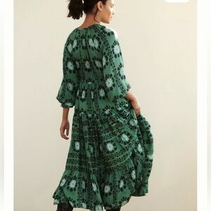 OMIKA EMERALD MIDI DRESS Sz Medium